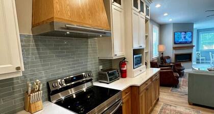 SUR LA MER is a new stunning bayside retreat 2 blocks from the bay beach