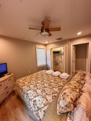 4 bedrooms, desk, iron/ironing board, free WiFi