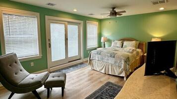 4 bedrooms, desk, iron/ironing board, free WiFi