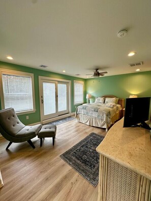 4 bedrooms, desk, iron/ironing board, free WiFi