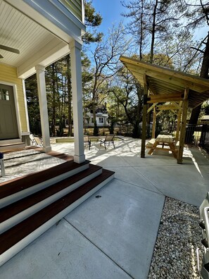 Terrace/patio - SUR LA MER is a new stunning bayside retreat 2 blocks from the bay beach (Lower Township)