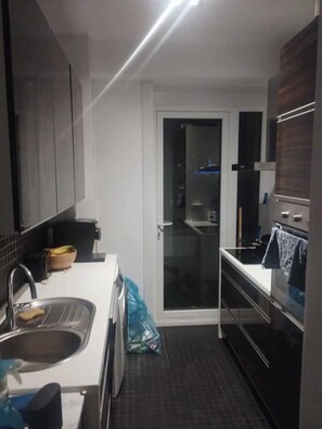 Private kitchen - 2 Bedrooms appartment, Brussels city  (Bruxelles)