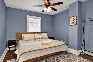 2 bedrooms, iron/ironing board, WiFi