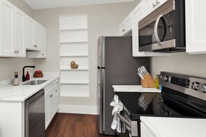 Private kitchen - Cedar Street Retreat - Unit D (St. Augustine)