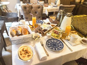 Dagelijks lokaal ontbijt inbegrepen