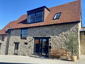 Exterior - St Mary's Barn - sleeps 6 guests  in 3 bedrooms (Stalbridge)