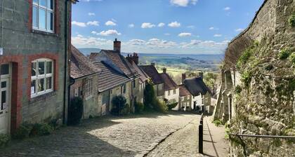 St Mary's Barn - sleeps 6 guests in 3 bedrooms