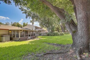 Interior - 30 Mi to The Big Easy: Laplace Home w/ Backyard! (LaPlace)