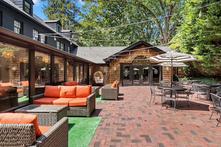 Suite – comfort, bakgårdsutsikt | Utsikt mot gårdsplass