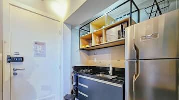Design Studio | Private kitchen | Fridge, microwave, coffee/tea maker, blender