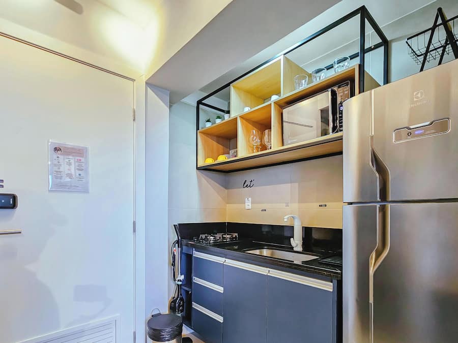 Design Studio | Private kitchen | Fridge, microwave, coffee/tea maker, blender