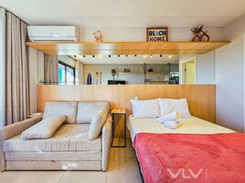 Cortinas blackout, tabla de planchar con plancha y wifi gratis