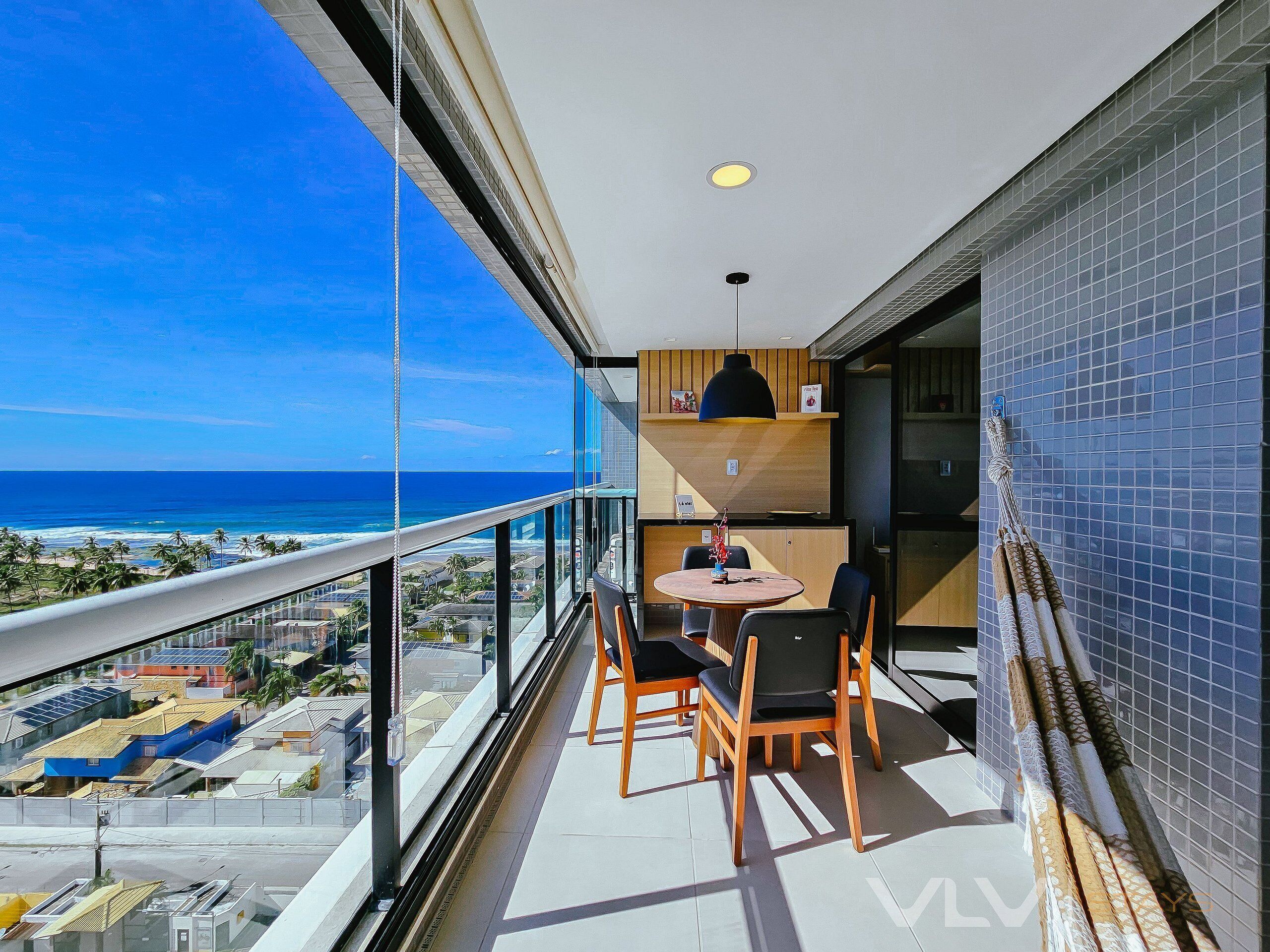 Apartamento com design assinado | Opções para refeição ao ar livre