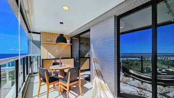 Signature Apartment | Outdoor dining