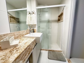 Grand Apartment | Bilik Mandi | Pancuran mandi, pengering rambut, tuala disediakan, sabun 