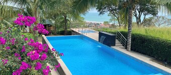 Magnificent country house with infinity pool with sea view