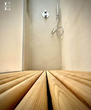 Dusche, Haartrockner, Bidet, Handtücher