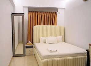 Basic Room | 1 bedroom, premium bedding, pillow-top beds, in-room safe