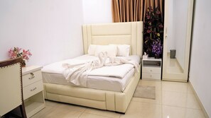 Deluxe Double Room, 1 Queen Bed, Private Bathroom | 1 bedroom, premium bedding, pillow-top beds, in-room safe