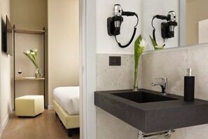 Double or Twin Room | Bathroom - Essence Hotel (Florence)