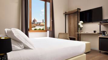 Deluxe-Doppel- oder -Zweibettzimmer, Stadtblick | Zimmersafe, Schreibtisch, Verdunkelungsvorhänge, schallisolierte Zimmer