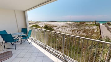 Condo, 3 Bedrooms | Property grounds