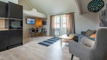 RORBU Large /Fishermans cabin | Living area | 40-inch Smart TV with digital channels, Netflix, streaming services