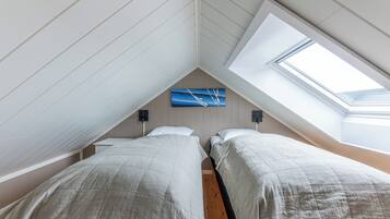 RORBU Standard /Fishermans cabin | Memory foam-senger, wi-fi (inkludert) og sengetøy