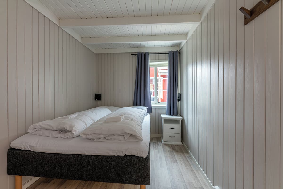 RORBU Large /Fishermans cabin | Memory foam beds, WiFi (free), bed sheets