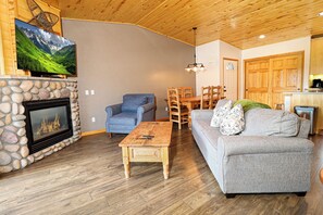 Smart TV, fireplace