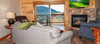 Charming 2-Bedroom Condo in the Heart of Grand Lake