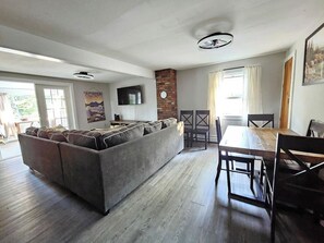 Smart TV, books - Quietside Cottage - Walk to Southwest Harbor (Southwest Harbor)