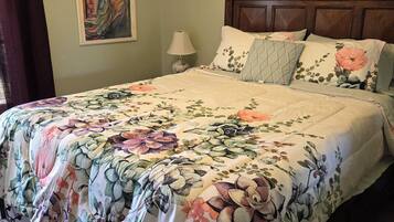 3 sovrum, skrivbord, strykjÀrn/strykbrÀda och resesÀng