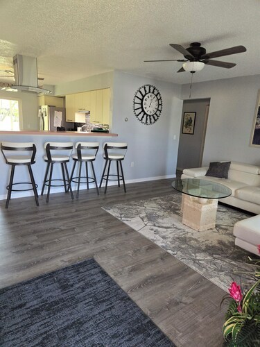 Newly Renovated 3-BR 2 Bath home. Close to Restaurants & Mineral Springs