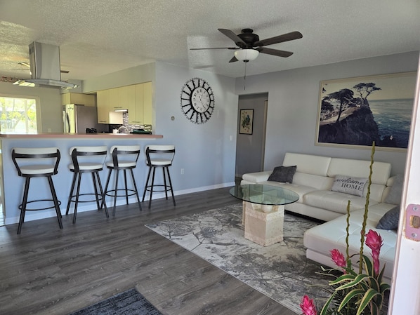 Smart TV, printers - Newly Renovated 3-BR 2 Bath home. Close to Restaurants & Mineral Springs (North Port)