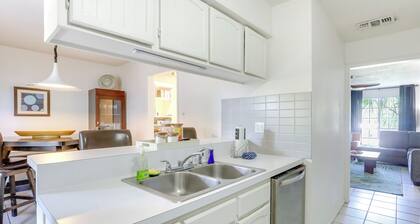 Townhome Near Beach in Galveston: Furnished Patio!