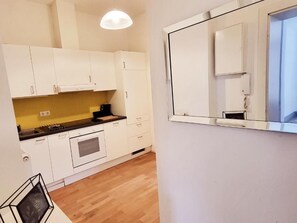 Estudio | Cocina privada | Frigorífico, horno, placa de cocina y lavavajillas