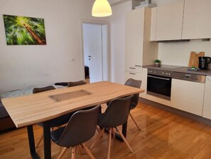 Apartment, 2 Bedrooms | Private kitchen | Fridge, oven, stovetop, dishwasher - Floridsdorfer Apartment (Vienna)
