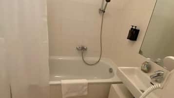 Apartment | Bathroom | Hair dryer, towels, soap, toilet paper