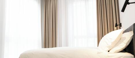 Hypo-allergenic bedding, minibar, soundproofing, free WiFi