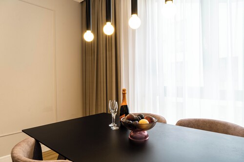 Bloom Downtown Suites