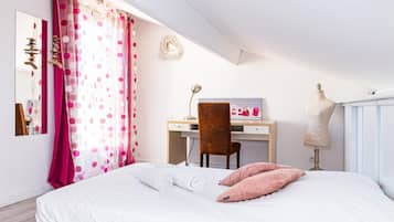 Fer et planche à repasser, accès Internet, draps fournis