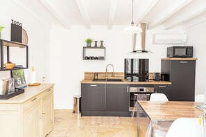 Kühlschrank, Mikrowelle, Ofen, Geschirrspüler