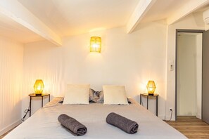 2 dormitorios, tabla de planchar con plancha, wifi y ropa de cama