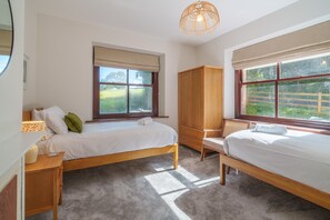 7 bedrooms, iron/ironing board, WiFi, bed sheets