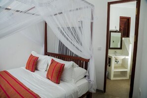 ห้องดีลักซ์, ระเบียง, เห็นวิวทะเลบางส่วน | ตู้นิรภัยในห้องพัก, โต๊ะทำงาน, พื้นที่ทำงานแบบใช้แล็ปท็อป, Wi-Fi ฟรี