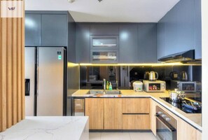 Luxury Apartment, 3 Bedrooms, Patio, City View | Private kitchen | Fridge, microwave, stovetop, rice cooker - Landmark 81 Skyline VIP (Ho Chi Minh City)