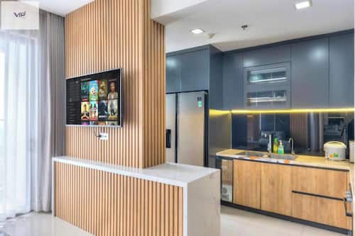 Departamento de lujo, 3 habitaciones, patio, vista a la ciudad | Cocina privada | Refrigerador, microondas, parrilla de estufa y arrocera