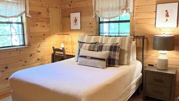 3 bedrooms, desk, iron/ironing board, travel crib