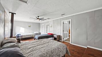 2 bedrooms, free WiFi, bed sheets